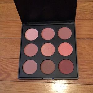 Morphe 9N- naturally blushed palette